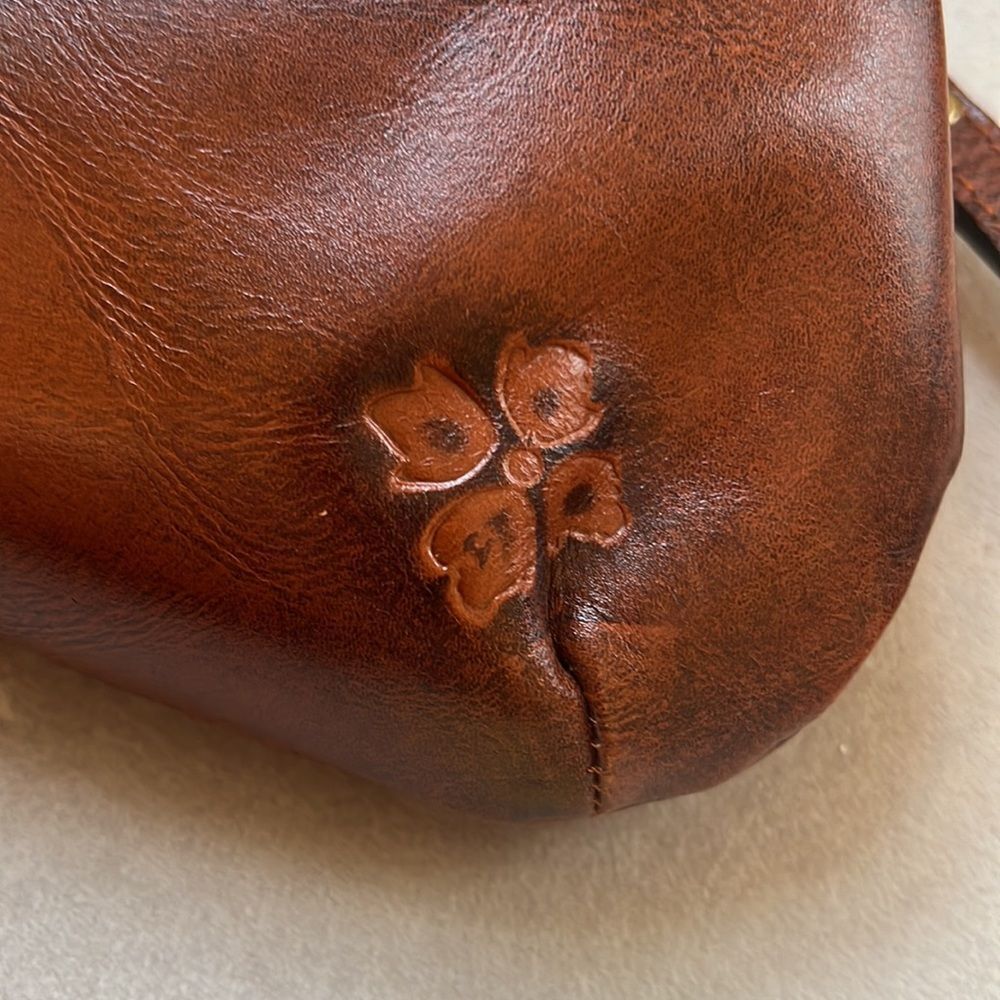 Like New!!! Patricia Nash Leather Snap Wristlet with Registration Card - Picture 2 of 12